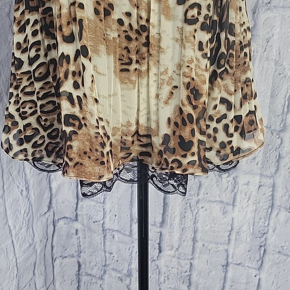 DAVI & DANI Leopard Print Flowy Crinkle Lacey Blouse Medium - Picture 3 of 7